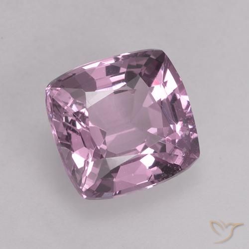 Espinela Violeta grisáceo claro natural de 1.51 ct, Forma Cojín, VS