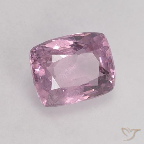Espinela Púrpura medio natural de 1.41 ct, Forma Cojín, VS