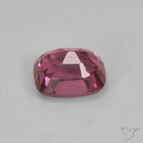 Espinela Púrpura oscuro natural de 0.60 ct, Forma Cojín, VVS-VS
