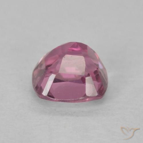 Espinela Mora de Boysen natural de 0.63 ct, Forma Cojín, VS