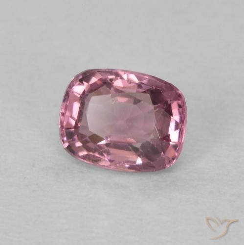 Espinela Púrpura medio natural de 0.39 ct, Forma Cojín, VS