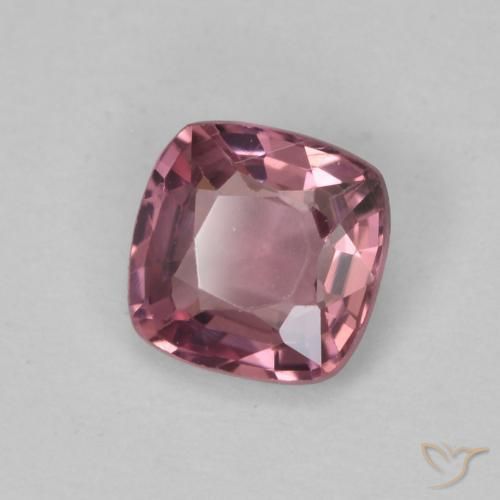 Espinela Rosado intenso natural de 0.55 ct, Forma Cojín, VVS