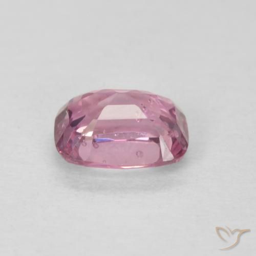 Espinela Rosado intenso natural de 0.53 ct, Forma Cojín, VS