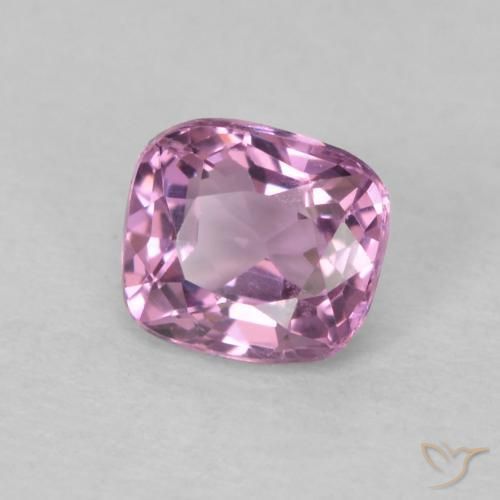 Espinela Púrpura medio natural de 0.50 ct, Forma Cojín, VVS