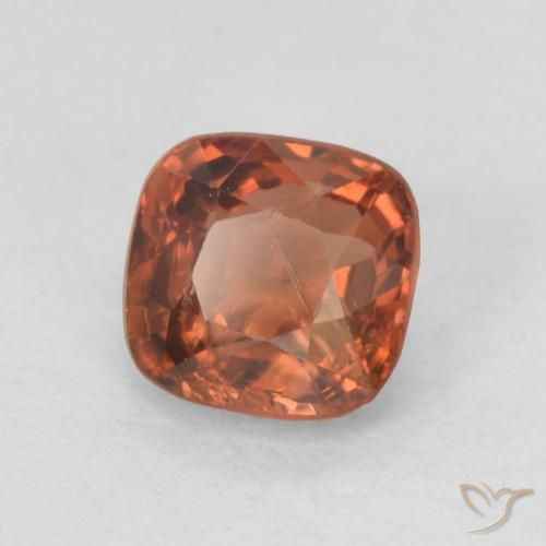 Espinela Roja Anaranjada natural de 0.63 ct, Forma Cojín, VS