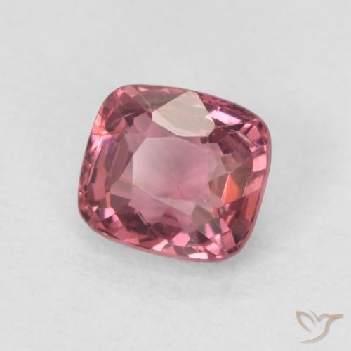 Espinela Púrpura rojizo natural de 0.49 ct, Forma Cojín, VS