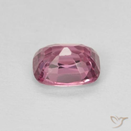 Espinela Rosado intenso natural de 0.65 ct, Forma Cojín, VVS-VS