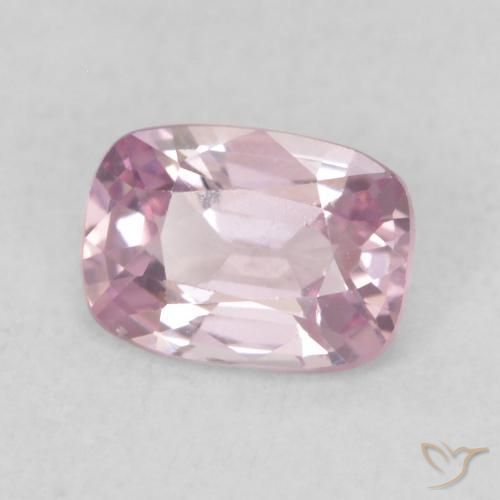 Espinela Rosado-púrpura claro natural de 0.57 ct, Forma Cojín, VVS-VS
