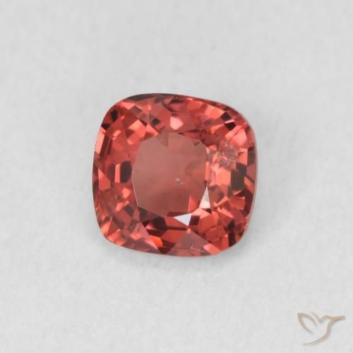 Espinela Rojo claro natural de 0.54 ct, Forma Cojín, VS