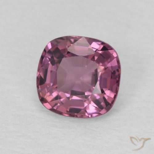 Espinela Púrpura medio natural de 0.82 ct, Forma Cojín, VVS-VS