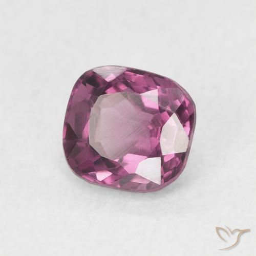 Espinela Púrpura oscuro natural de 0.64 ct, Forma Cojín, VVS-VS
