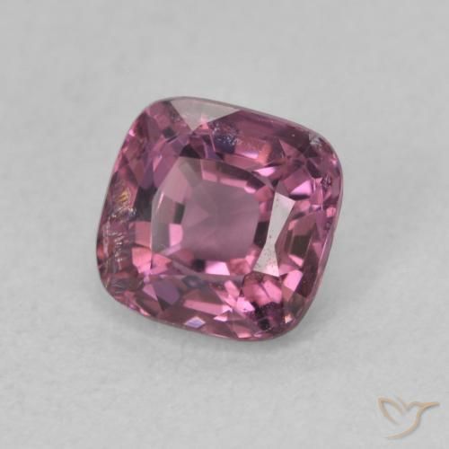 Espinela Púrpura medio natural de 0.88 ct, Forma Cojín, VS