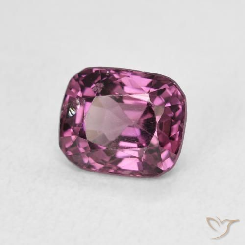 Espinela Púrpura sangría natural de 1.31 ct, Forma Cojín, VS