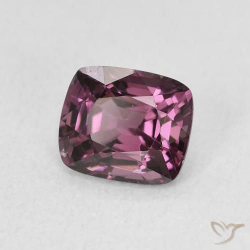 Espinela Púrpura oscuro natural de 1.20 ct, Forma Cojín, VS