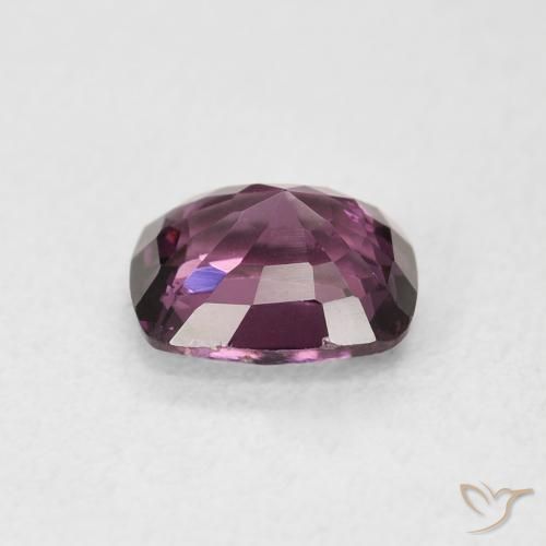 Espinela Púrpura oscuro natural de 1.36 ct, Forma Cojín, VS