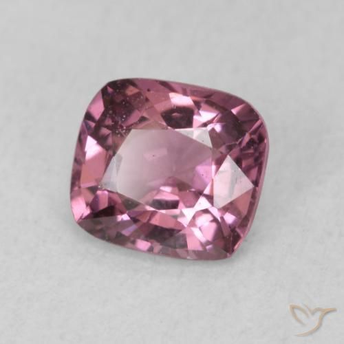 Espinela Púrpura medio natural de 0.82 ct, Forma Cojín, VS
