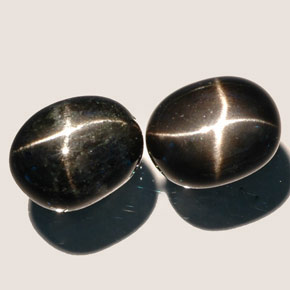 Gemas de diopsido estrella negro natural de  ct, corte óvalo, opaco
