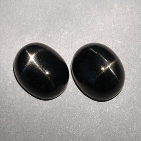 Gemas de diopsido estrella negro natural de  ct, corte óvalo, opaco