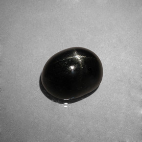 Diopsido estrella negro natural de 4,04 ct, corte óvalo, opaco