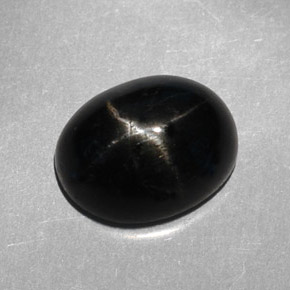 Diopsido estrella negro natural de 3,95 ct, corte óvalo, opaco