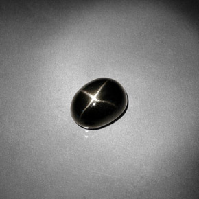 Diopsido estrella negro natural de 2,58 ct, corte óvalo, opaco