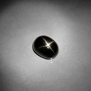 Diopsido estrella negro natural de 2,58 ct, corte óvalo, opaco