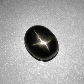 Diopsido estrella negro natural de 2,63 ct, corte óvalo, opaco