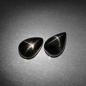 Gemas de diopsido estrella negro natural de  ct, en forma de pera, opaco