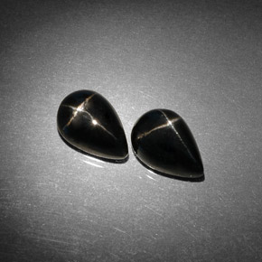 Gemas de diopsido estrella negro natural de  ct, en forma de pera, opaco