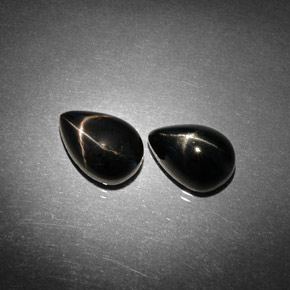 Gemas de diopsido estrella negro natural de  ct, en forma de pera, opaco