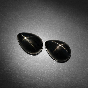 Gemas de diopsido estrella negro natural de  ct, en forma de pera, opaco