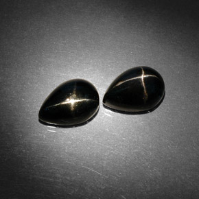 Gemas de diopsido estrella negro natural de  ct, en forma de pera, opaco
