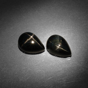 Gemas de diopsido estrella negro natural de  ct, en forma de pera, opaco