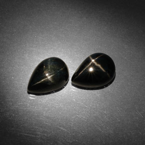 Gemas de diopsido estrella negro natural de  ct, en forma de pera, opaco