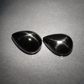 Gemas de diopsido estrella negro natural de  ct, en forma de pera, opaco