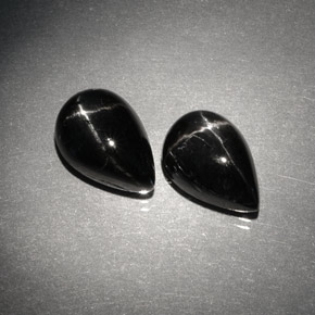 Gemas de diopsido estrella negro natural de  ct, en forma de pera, opaco