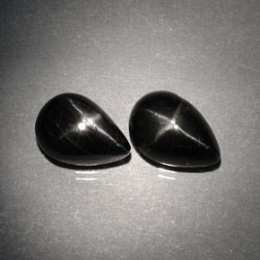 Gemas de diopsido estrella negro natural de  ct, en forma de pera, opaco