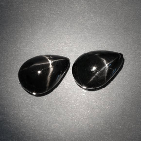 Gemas de diopsido estrella negro natural de  ct, en forma de pera, opaco