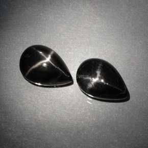Gemas de diopsido estrella negro natural de  ct, en forma de pera, opaco