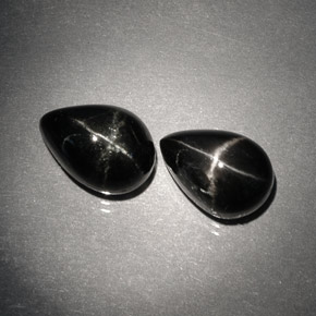 Gemas de diopsido estrella negro natural de  ct, en forma de pera, opaco
