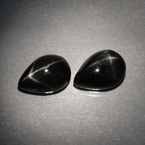 Gemas de diopsido estrella negro natural de  ct, en forma de pera, opaco