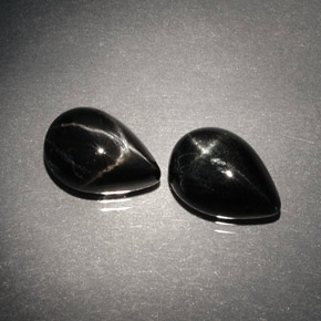 Gemas de diopsido estrella negro natural de  ct, en forma de pera, opaco