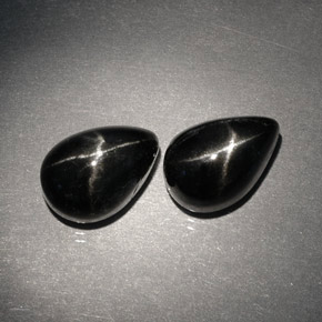 Gemas de diopsido estrella negro natural de  ct, en forma de pera, opaco