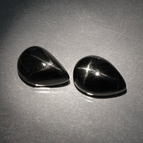 Gemas de diopsido estrella negro natural de  ct, en forma de pera, opaco