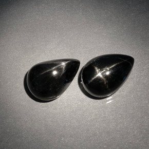 Gemas de diopsido estrella negro natural de  ct, en forma de pera, opaco