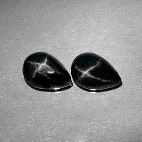Gemas de diopsido estrella negro natural de  ct, en forma de pera, opaco