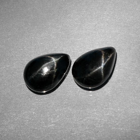 Gemas de diopsido estrella negro natural de  ct, en forma de pera, opaco