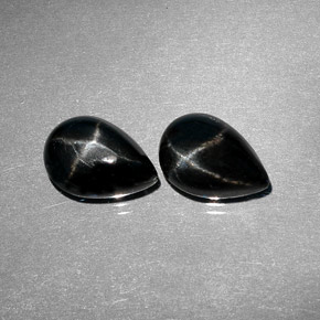 Gemas de diopsido estrella negro natural de  ct, en forma de pera, opaco