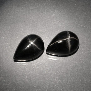Gemas de diopsido estrella negro natural de  ct, en forma de pera, opaco