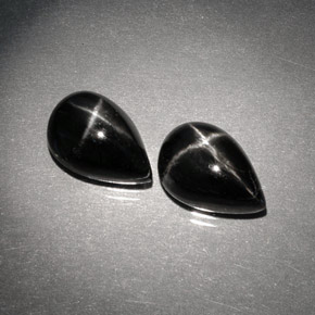 Gemas de diopsido estrella negro natural de  ct, en forma de pera, opaco